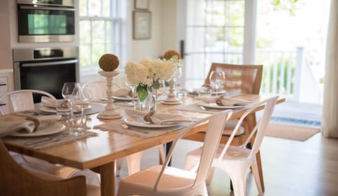 Luxury Cottage, Regatta | Private kitchen | Microwave, oven, stovetop, coffee/tea maker