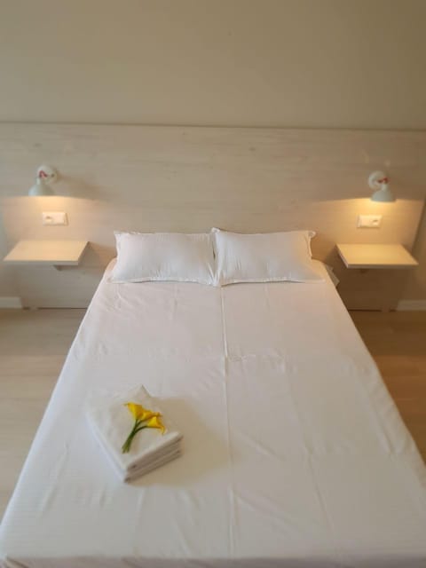 Luxury Room, 1 King Bed | Blackout drapes, free WiFi, bed sheets
