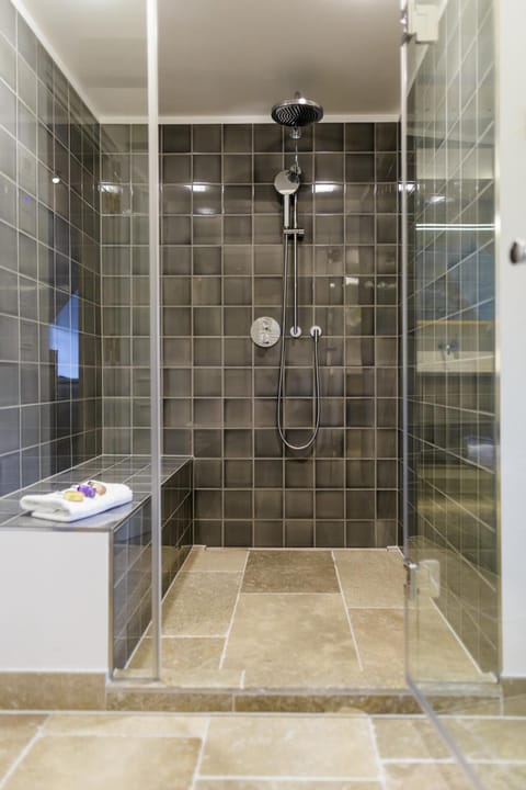 Shower, free toiletries, hair dryer, bathrobes