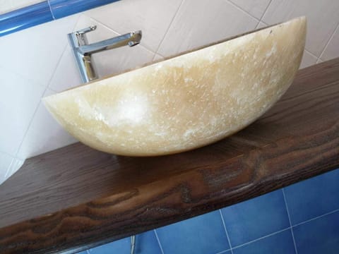 Luxury Double Room, Sea View (Piedirosso 4) | Bathroom sink