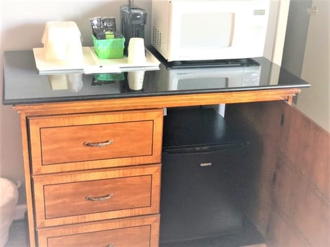 Deluxe Room, 1 King Bed | Desk, free WiFi, bed sheets