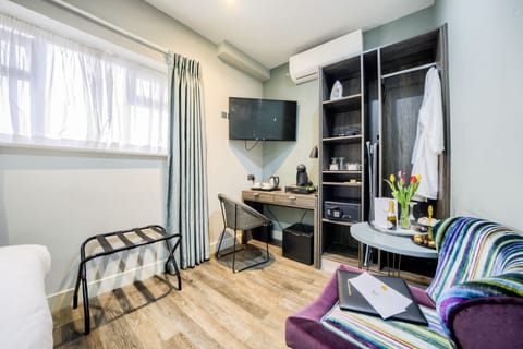 Standard Room, 1 King Bed | 1 bedroom, Frette Italian sheets, premium bedding, Select Comfort beds