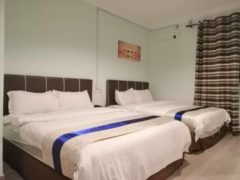 Family Room, 1 Bedroom, Non Smoking | Desk, blackout drapes, iron/ironing board, bed sheets