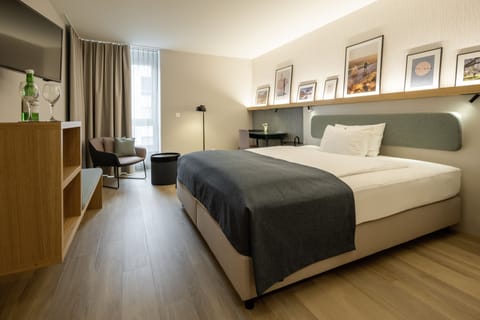 Business Double Room, Non Smoking | 1 bedroom, premium bedding, minibar, in-room safe