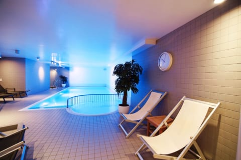 Sauna, steam room, hot stone massages, deep-tissue massages