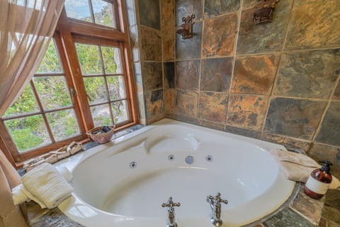 Honeymoon Room, Jetted Tub | Premium bedding, in-room safe, desk, free WiFi