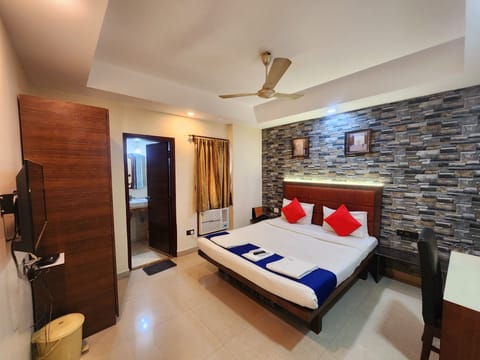 Premium Room | Desk, free WiFi, bed sheets