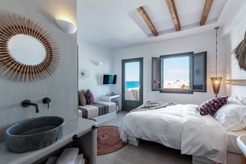 Suite, Sea View | Premium bedding, minibar, in-room safe, individually decorated