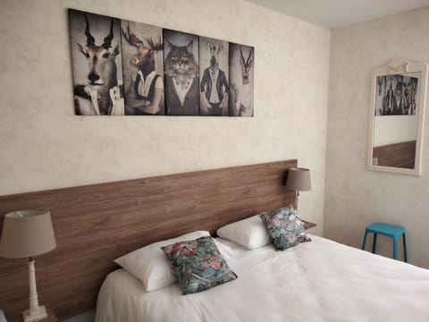 Double Room | Individually decorated, individually furnished, desk, blackout drapes