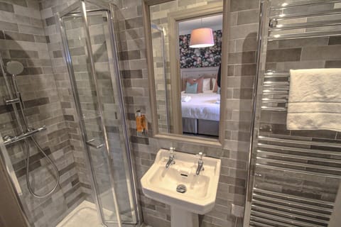 Superior Double Room, Ensuite | Bathroom