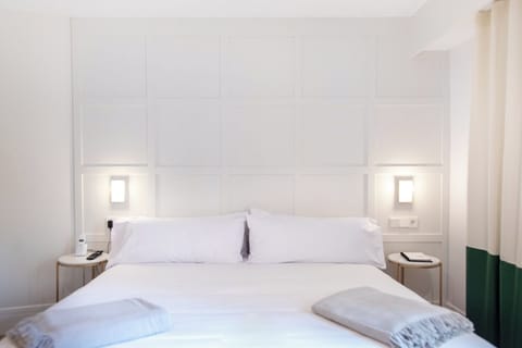 Superior Room, Terrace | Minibar, in-room safe, desk, soundproofing