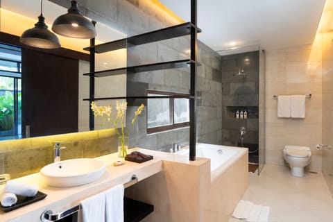 Separate tub and shower, deep soaking tub, free toiletries, bathrobes