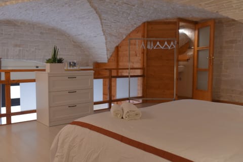 Apartment, 1 Bedroom | Hypo-allergenic bedding, down comforters, blackout drapes