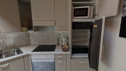 Deluxe Apartment (Maisonette) | Private kitchen | Shared fridge, microwave, coffee/tea maker