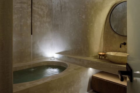 Deluxe Suite, 2 Bedrooms | Bathroom | Separate tub and shower, rainfall showerhead, free toiletries