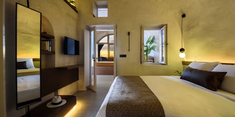 Junior Suite | In-room safe, soundproofing, iron/ironing board, free WiFi