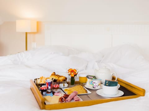 Minibar, in-room safe, individually decorated, individually furnished