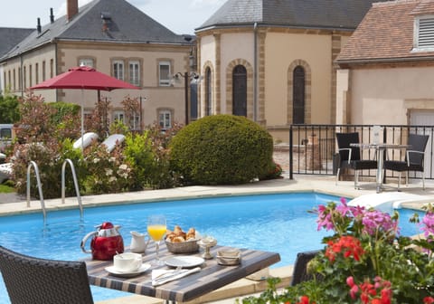 Seasonal outdoor pool, pool umbrellas, sun loungers