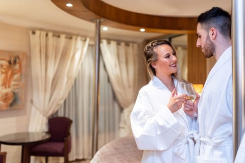 Superior Suite | In-room safe, desk, iron/ironing board, free WiFi