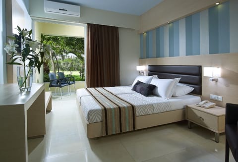 In-room safe, free WiFi, bed sheets