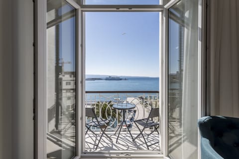 Deluxe Room, Balcony, Sea View | City view