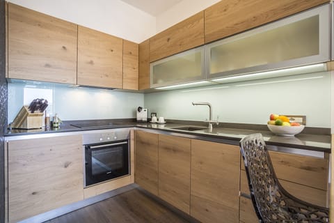 Deluxe Studio Suite with Sea View (Annex building: Drazanac 1a) | Private kitchen | Fridge, electric kettle