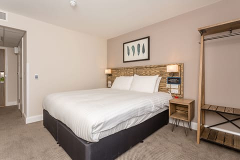 Double or Twin Room, Accessible | 1 bedroom, desk, iron/ironing board, free WiFi