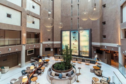 Lobby lounge