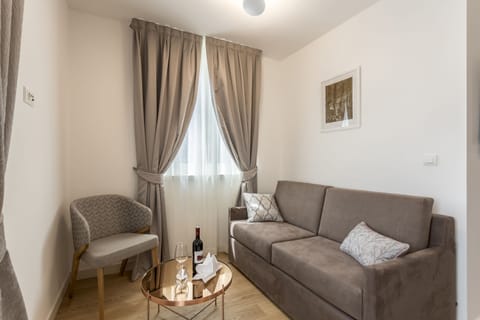 Comfort Double or Twin Room - Ground Floor | Hypo-allergenic bedding, down comforters, minibar, in-room safe