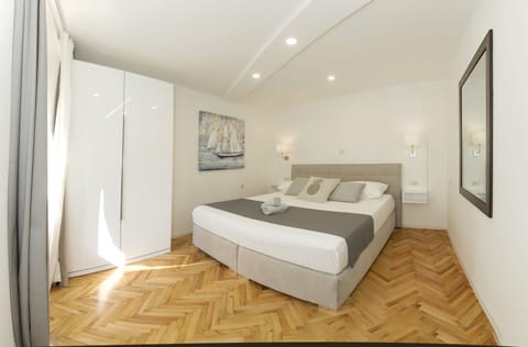Luxury Apartment, 1 King Bed with Sofa bed | 1 bedroom, premium bedding, memory foam beds, in-room safe