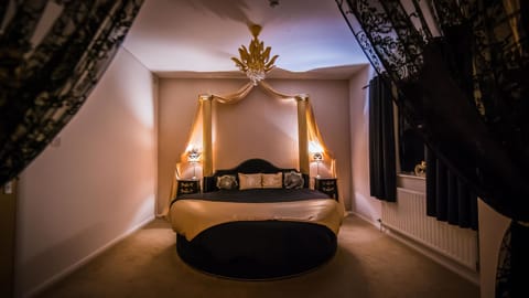 Suite (with Spa Bath) Room Only | Blackout drapes, iron/ironing board, cribs/infant beds, free WiFi