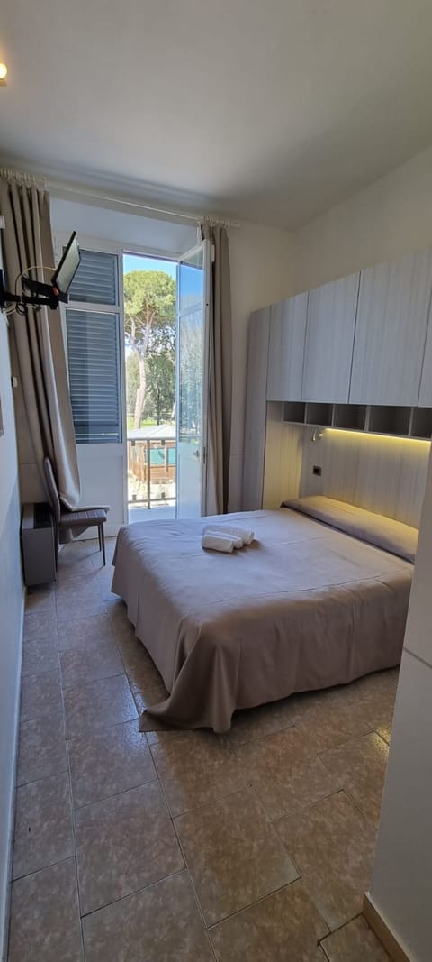 Double Room, Balcony, Park View | Desk, free WiFi, bed sheets