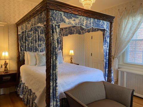 The Paris Room | Iron/ironing board, free WiFi, bed sheets