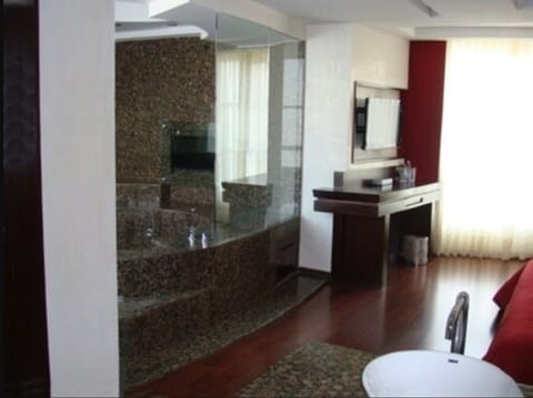 Junior Room, 1 King Bed | Private spa tub