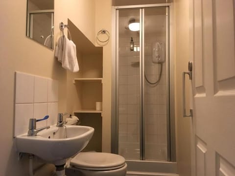 Double Room with Private External Bathroom | Bathroom | Free toiletries, hair dryer, towels, soap