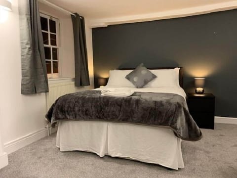 Double Room, Ensuite | Desk, iron/ironing board, free WiFi