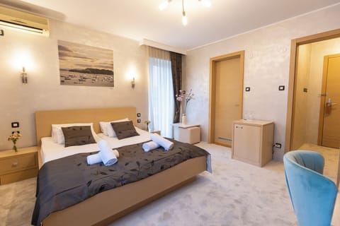 Standard Double Room, 1 Double Bed | Hypo-allergenic bedding, minibar, in-room safe, desk