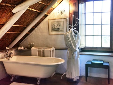 Classic Quarters  | Bathroom | Rainfall showerhead, free toiletries, hair dryer, slippers