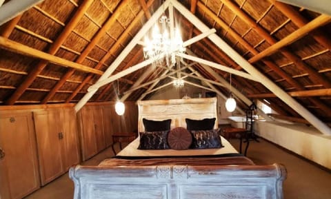 Executive Suite | Premium bedding, pillowtop beds, minibar, in-room safe