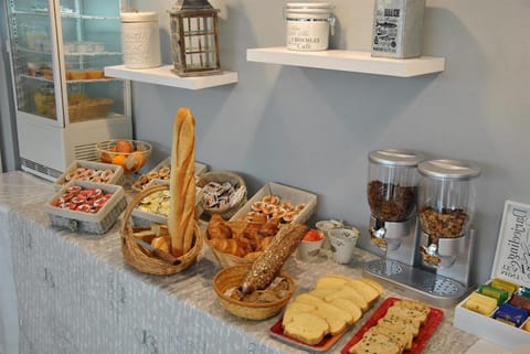 Daily buffet breakfast for a fee