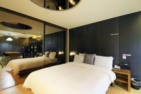 Theme Room - BAR,  Styler in room, Smoking/Non smoking will be assigned upon check-in | Desk, free WiFi, bed sheets