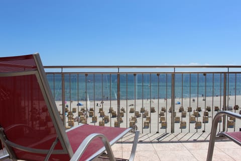 Junior Room, 1 Double Bed, Beach View | Hypo-allergenic bedding, minibar, in-room safe, desk