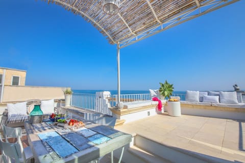 Poolside bar