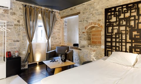City Room, 1 Queen Bed, City View | 1 bedroom, minibar, desk, blackout drapes