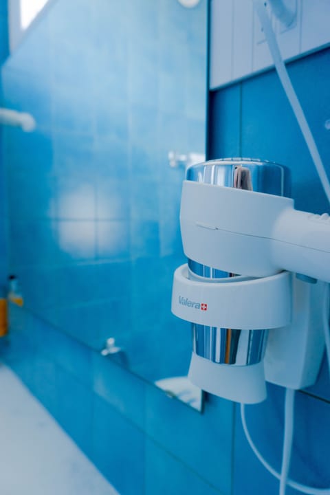 Shower, bidet, towels