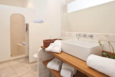 Double or Twin Room, Sea View | Premium bedding, minibar, in-room safe, soundproofing