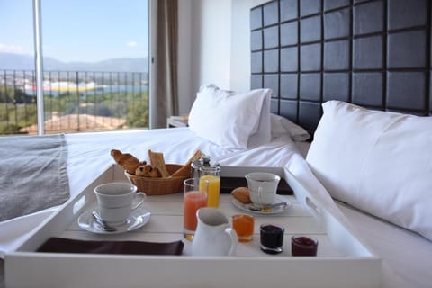 Daily buffet breakfast (EUR 18 per person)