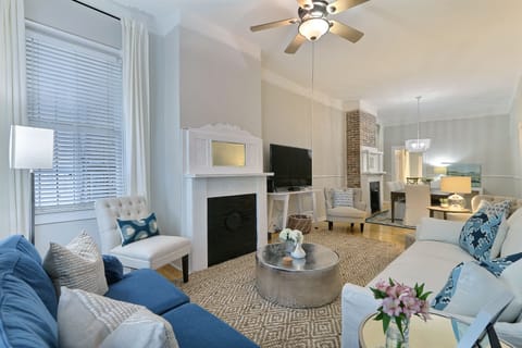 Apartment | Living area | Flat-screen TV