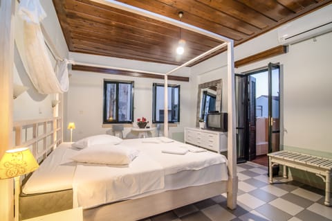 Standard Studio | In-room safe, individually decorated, individually furnished