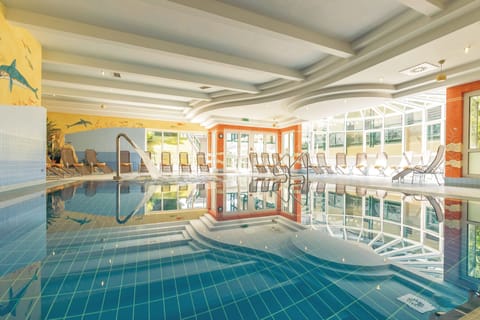 Indoor pool, sun loungers